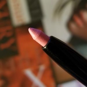 Waterproof retractable lip liner